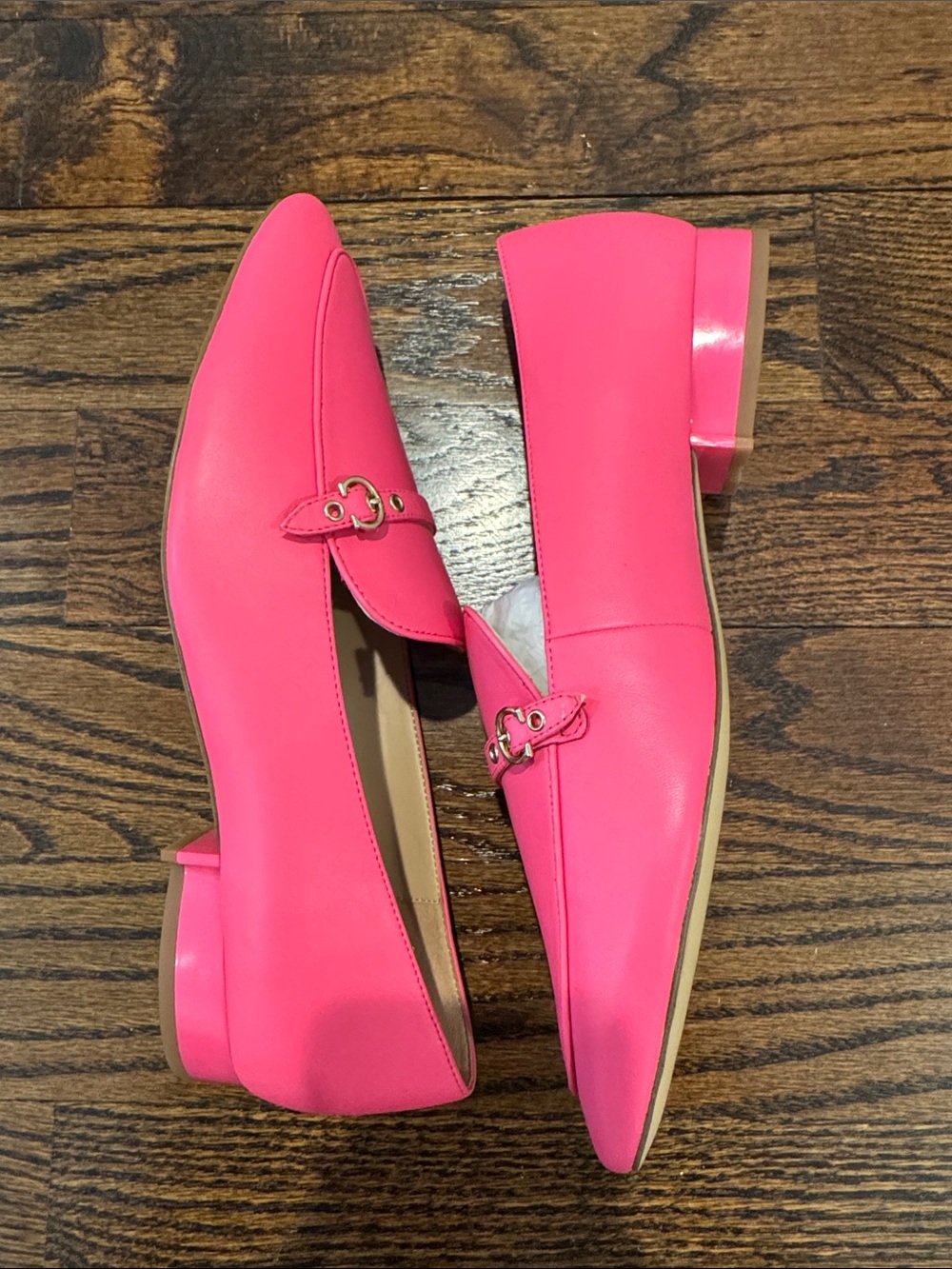 NWOB Coach Coral Pink Leather Loafers with Gold Hardware - Picture 3 of 4